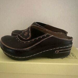 L’Astiste Chino mule, clog size 6 women.